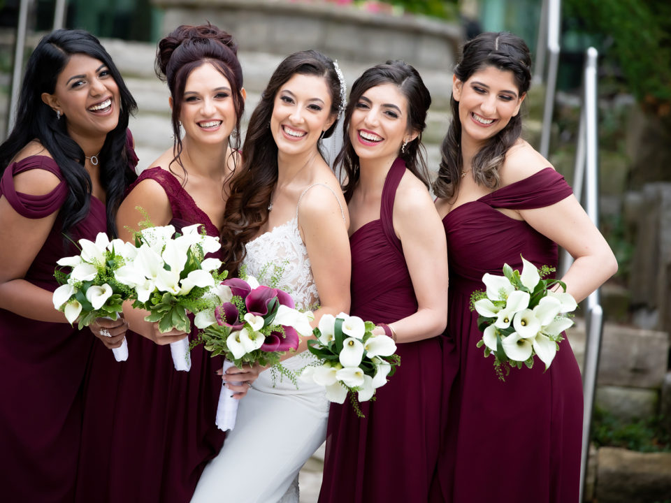 How to select the perfect bridal makeup and hairstyle